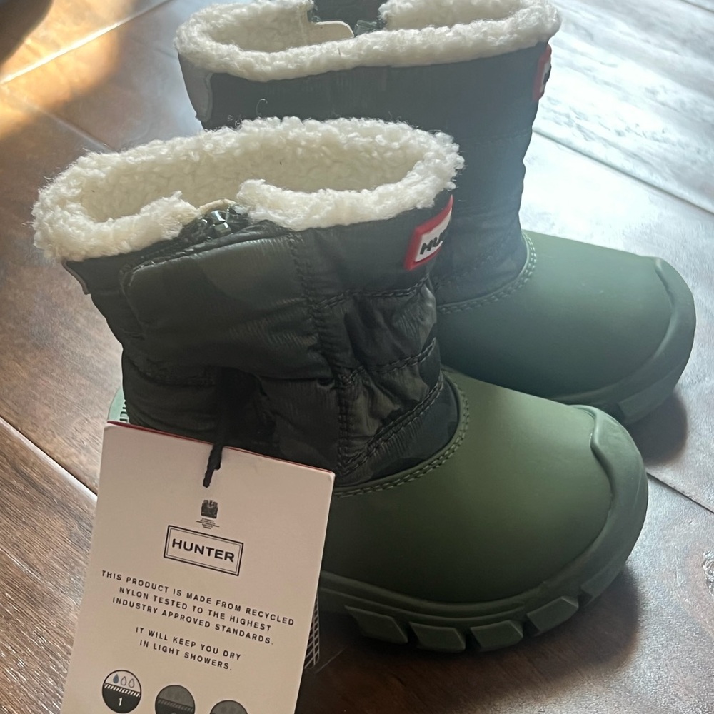 Hunter Kids Olive Green Snow Boots size 5t new with tags